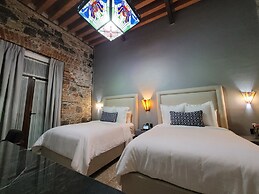 Milo Collection Hotel
