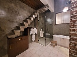 Milo Collection Hotel