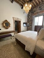 Milo Collection Hotel