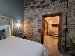 Milo Collection Hotel