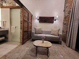 Milo Collection Hotel