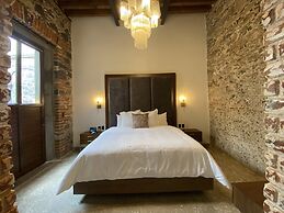 Milo Collection Hotel
