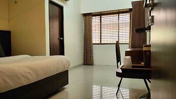 New Harshita inn By Glitz Hotel
