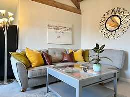 Warehouse Apartment-1 King Bed, Sleeps 2