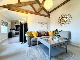 Warehouse Apartment-1 King Bed, Sleeps 2