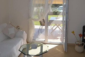 2 Bed-sleeps4-garden-parking-pets-aircon