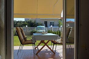 2 Bed-sleeps4-garden-parking-pets-aircon