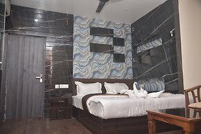 Hotel Maa International