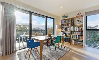 Lovely Luminous 3 Bed Flat, With Secure Ev Parkng