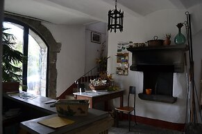 Two-room Charming Apartment in Tuscan Rustic Style