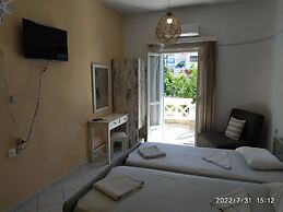 Renia Studios -studio for 2 Pers With a Swimming Pool