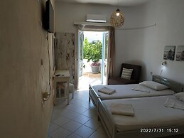 Renia Studios -studio for 2 Pers With a Swimming Pool