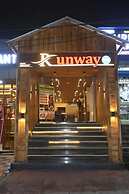 Hotel Runway Inn