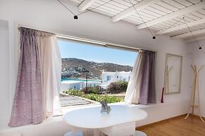 Luxury Sea View Apartment w shared pool