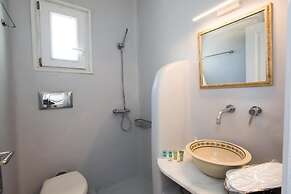 Luxury Sea View Apartment w shared pool