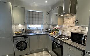 Stylish Scottish House With Garden and Parking