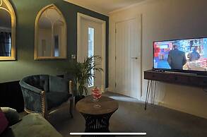 Stylish Scottish House With Garden and Parking