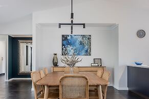 Vancouver's End by the BnB Collection