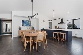 Vancouver's End by the BnB Collection