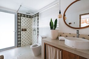 Sun & Moon Villa