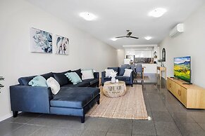 Pool View City Centre Apartment 202
