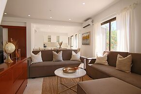 Phaedrus Living City Flat Androcleous