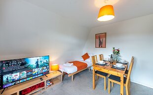 Charming 2-bed Apartment in Windsor - Free Parking