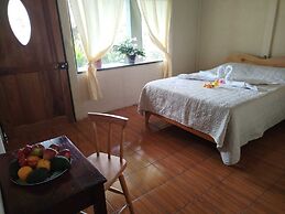 Cabinas las Manzanas Bed y Breakfast