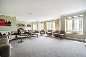 Harcombe House Pet Friendly Bungalow