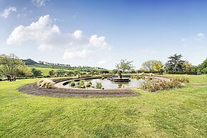 Harcombe House Pet Friendly Bungalow