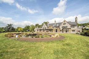 Harcombe House Pet Friendly Bungalow