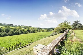 Harcombe House Pet Friendly Bungalow
