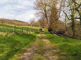 Harcombe House Pet Friendly Bungalow