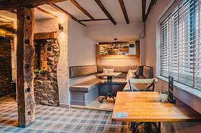 1 Bed Flat - Sleeps 2 - Parking - Wifi