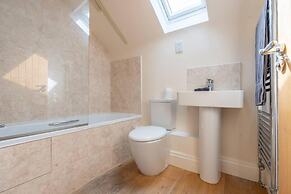 1 Bed Flat - Sleeps 2 - Parking - Wifi