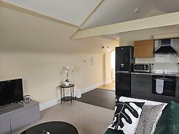 1 Bed Flat - Sleeps 2 - Parking - Wifi