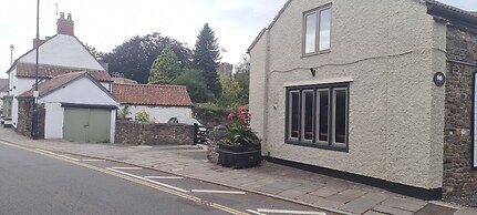 1 Bed Flat - Sleeps 2 - Parking - Wifi