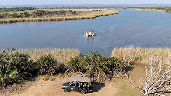 Makakatana Bay Lodge