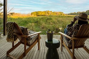 Makakatana Bay Lodge