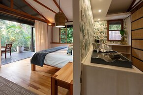 Makakatana Bay Lodge
