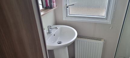 Lovely 8 Berth Direct Beach Access