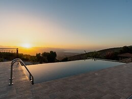 3-bdr Villa With Stunning Infinity Pool