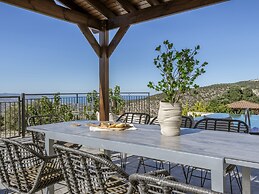 3-bdr Villa With Stunning Infinity Pool