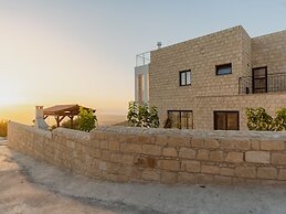 3-bdr Villa With Stunning Infinity Pool