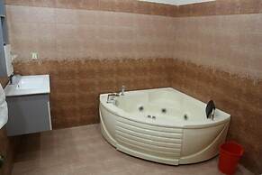 Pool & Park Hotel