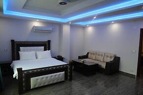 Pool & Park Hotel