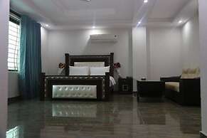Pool & Park Hotel