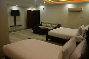 Pool & Park Hotel