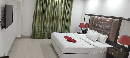 Pool & Park Hotel