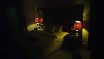 Pool & Park Hotel